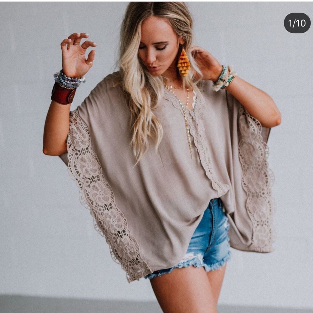Lace closed kimono poncho